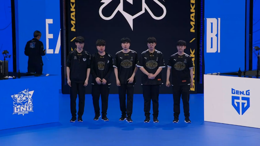 在他的带领 在他的带领