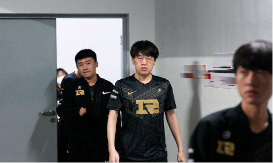 利物浦等强 利物浦等强