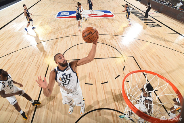 球场的翻修 球场的翻修