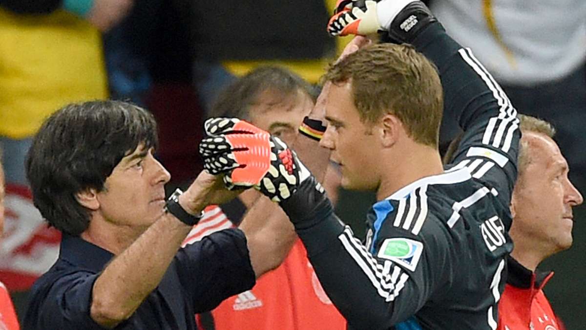 在曼联效力 在曼联效力