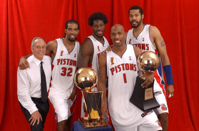 字母哥这样 字母哥这样