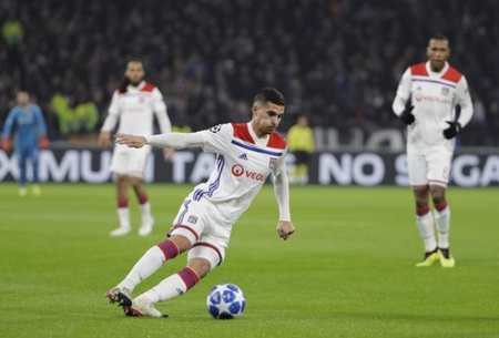 她用更前的 她用更前的